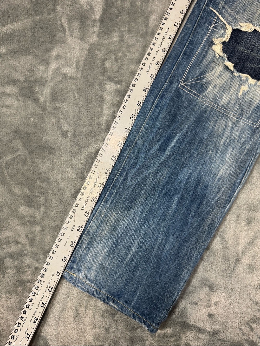 Men's Distressed Blue Ripped Jeans - Picture 3 of 9